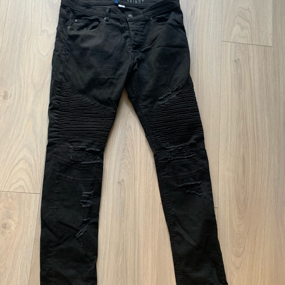 Mens black skinny jeans size 33. Great condition, no tears or stains!